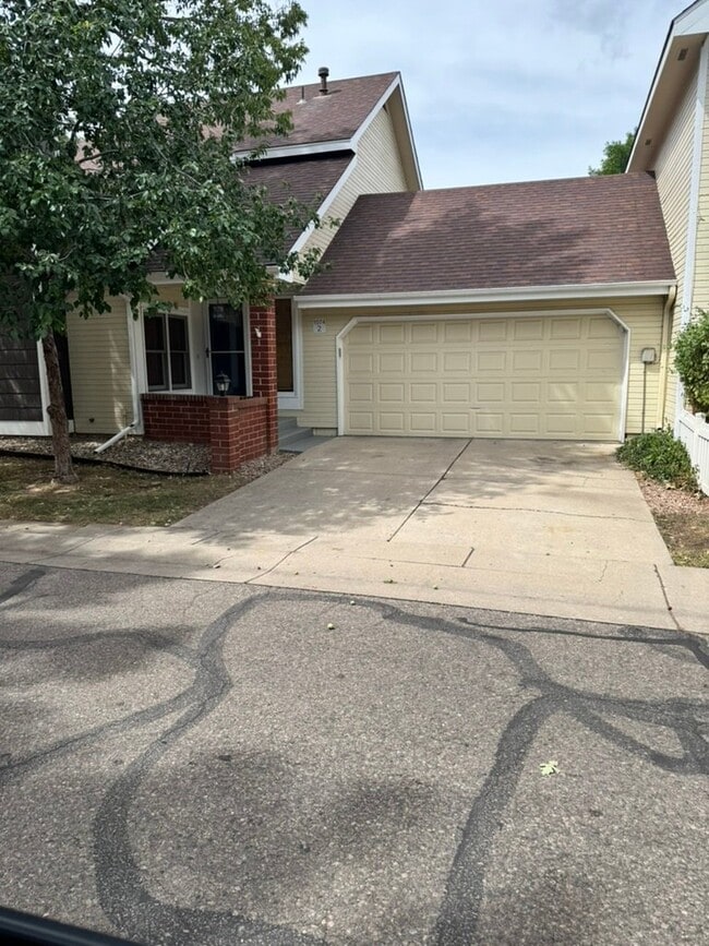 Building Photo - 1074 Cunningham Dr