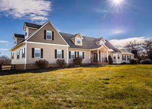 Building Photo - 5 bedroom home