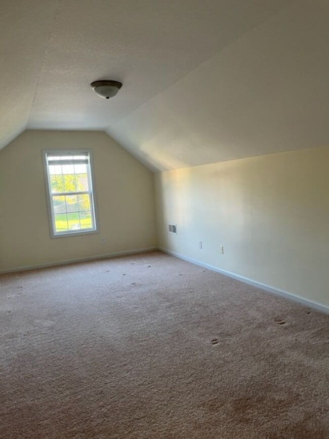 Building Photo - Three Bedroom Two Bath Home with Frog