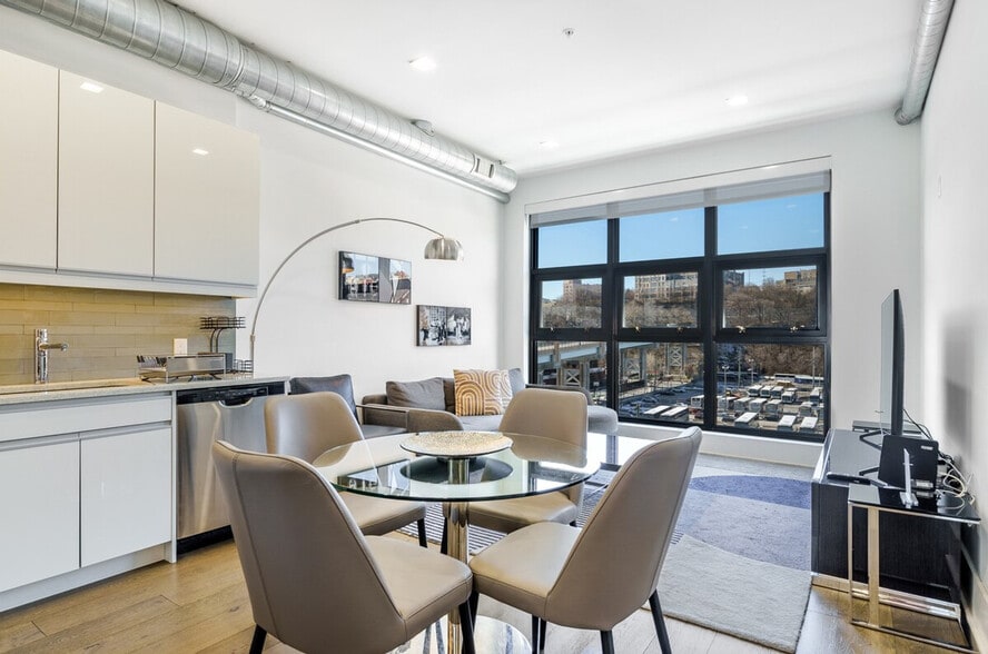 Building Photo - 1414 Grand St