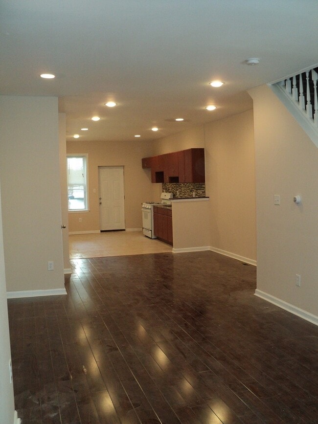 Building Photo - Large Home - Mt. Airy