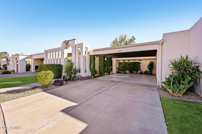 Building Photo - 8733 E Vía De Viva