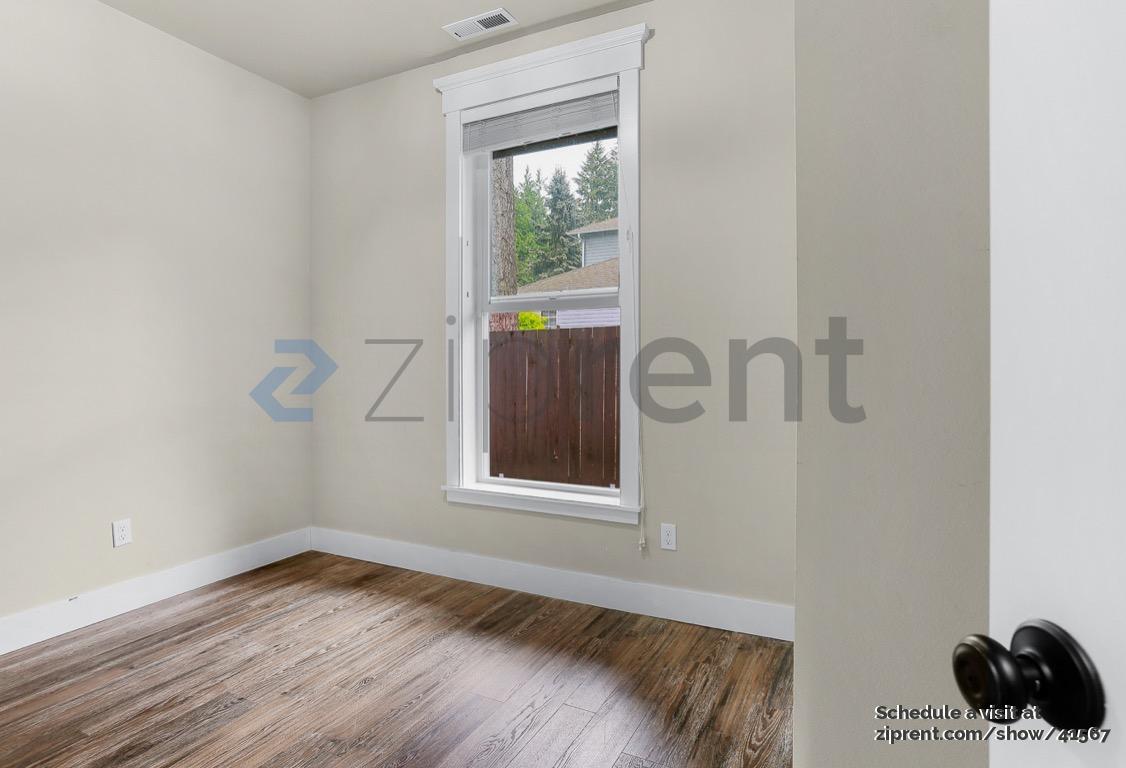 Building Photo - 7423 132nd Ave NE