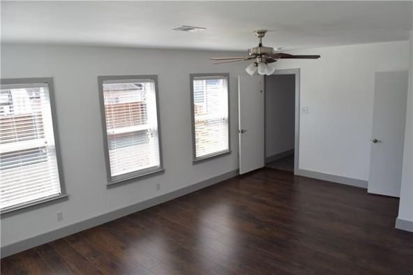 Building Photo - 722 S Winnetka Ave
