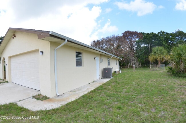 Building Photo - 300 Darrow Ave