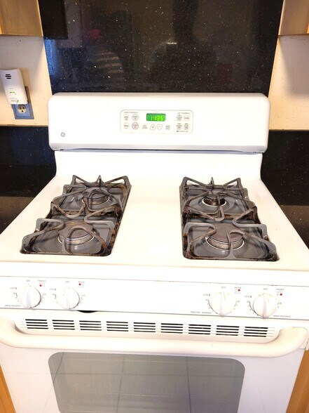 Building Photo - 331 W Bencamp St