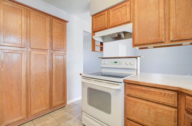 Building Photo - 1301 W 15th St