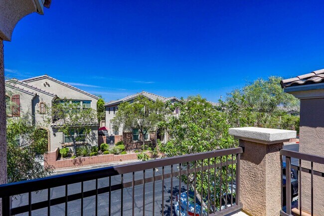 Building Photo - Nicely Upgraded Mountains Edge Gated Commu...