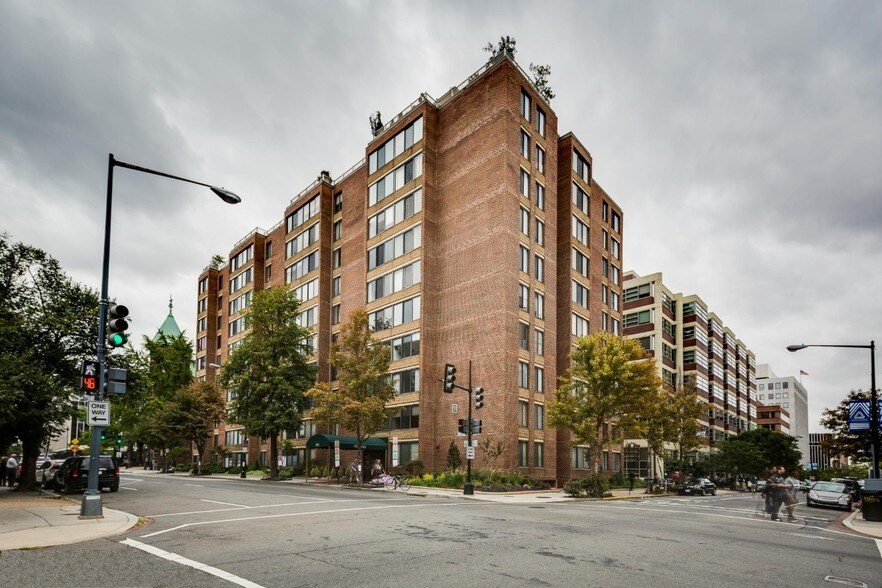 Building Photo - 1301 20th St NW