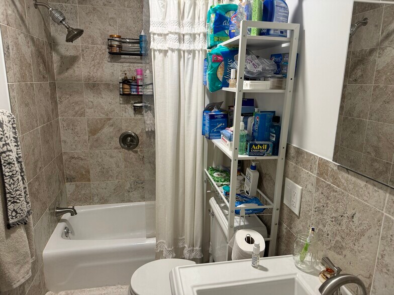 Building Photo - 1131 Washington St