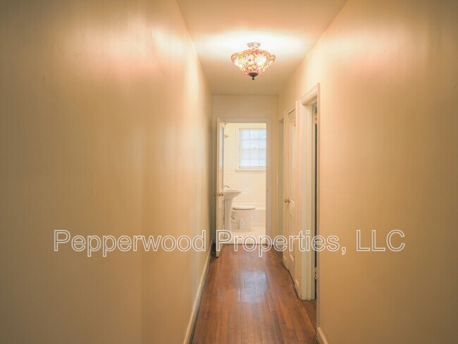 Building Photo - 336 W Hampton Ave