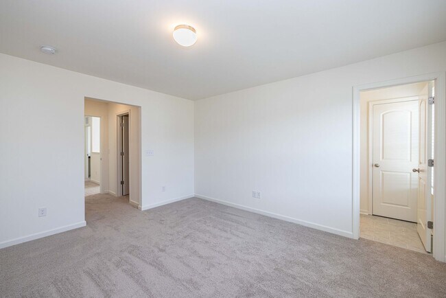 Building Photo - 724 Scotch Meadows Loop