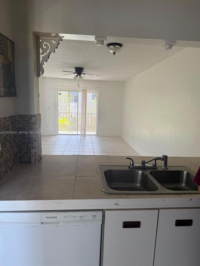 Building Photo - 438 NE 210th Cir Terrace