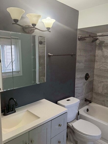 Building Photo - 3325 Beacon St