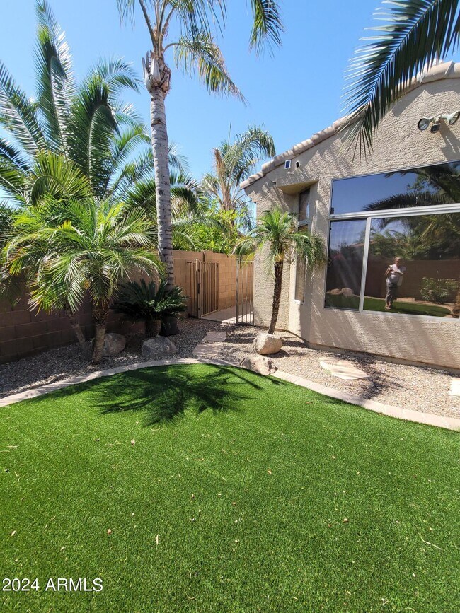 Building Photo - 2461 W Marlin Dr