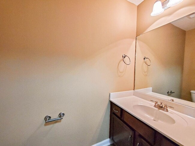 Building Photo - Pet Friendly Two Bedroom!