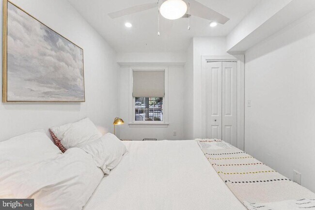 Building Photo - 718 Jackson St NE