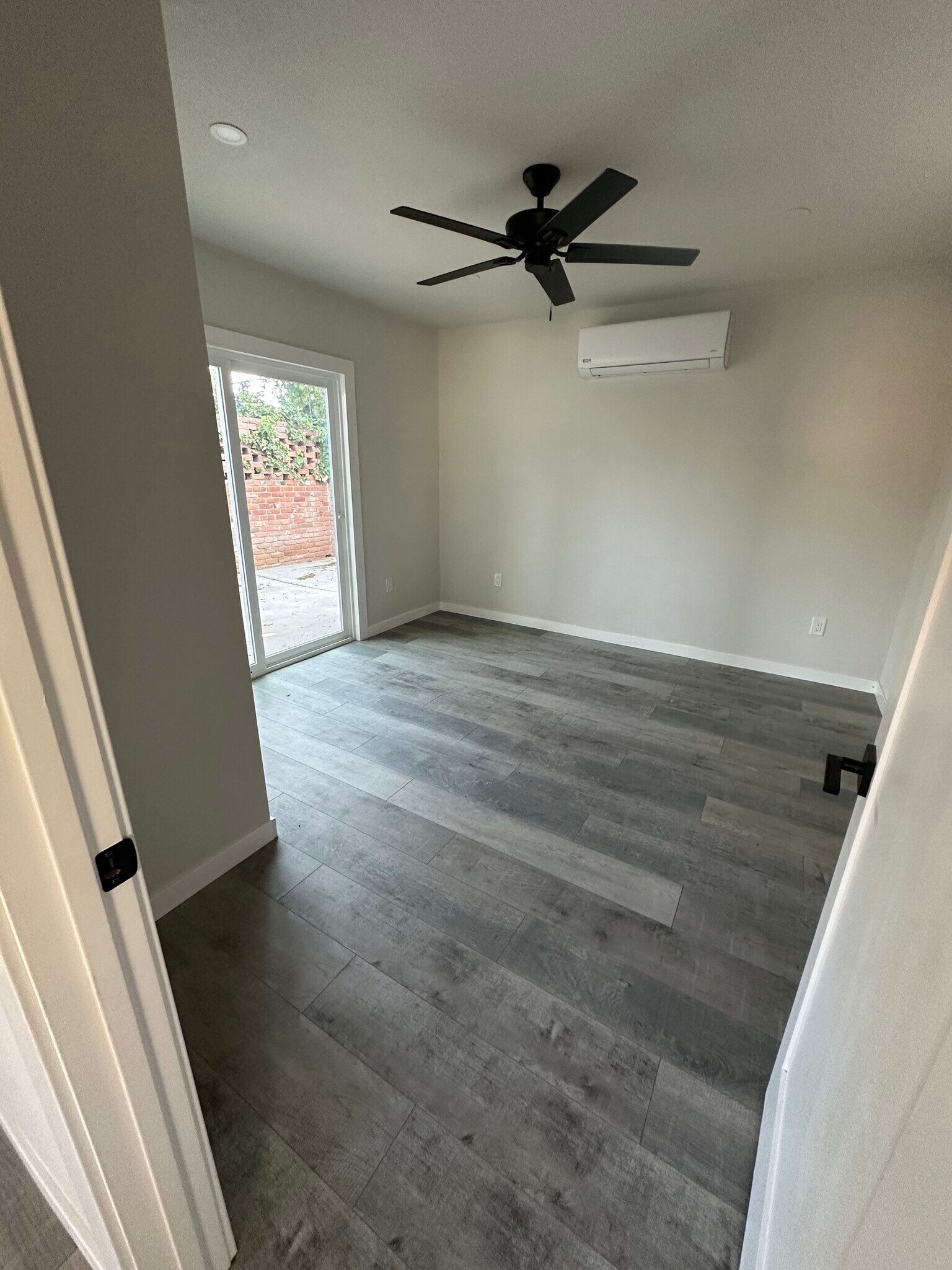 Building Photo - 2038 Bronson Way