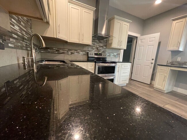 Building Photo - Richland House For Lease