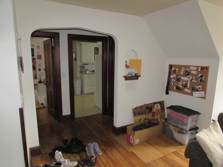 Building Photo - 421 W Gilman St