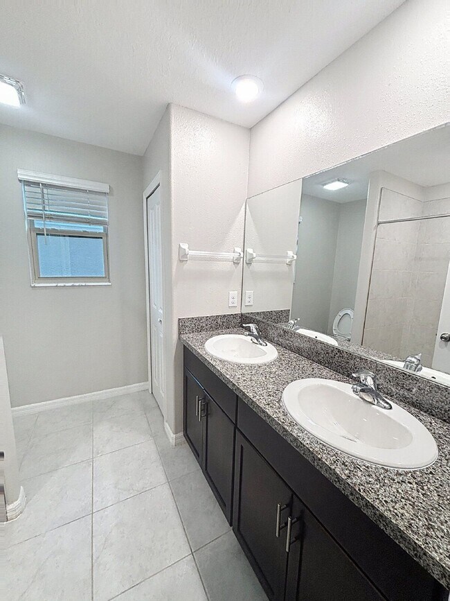 Building Photo - 7012 Samuel Ivy Dr