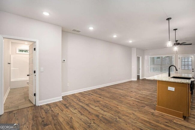 Building Photo - 138 Crestpoint Rd