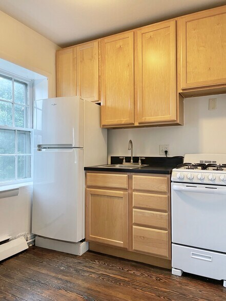 Studio kitchen - 610 E Capitol St NE