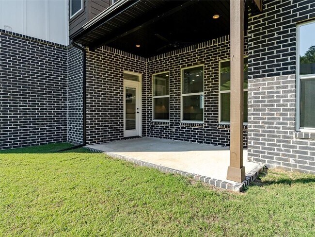 Building Photo - 1317 Bunker Dr