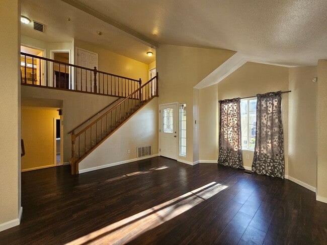 Building Photo - Large 4 bedroom two story in east Modesto!