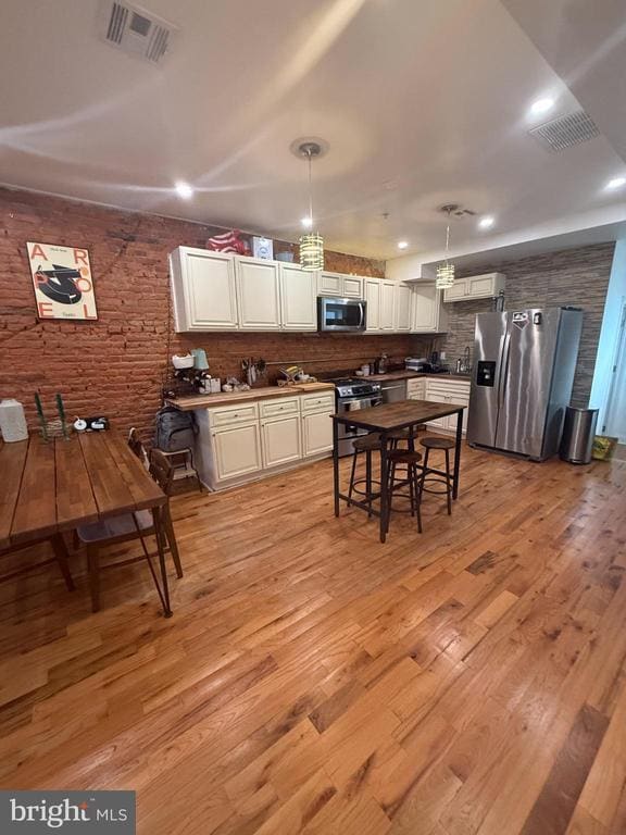 Building Photo - 2005 N Mascher St