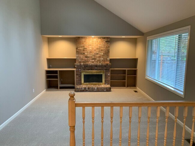 Building Photo - Location location 4 bedroom, 2.5 bath in t...