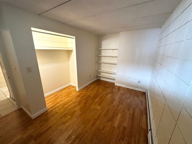 Building Photo - 26 Inman St