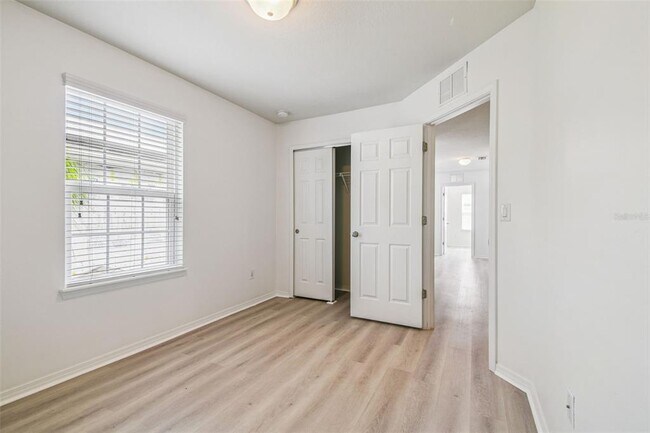 Building Photo - 4925 White Sanderling Ct