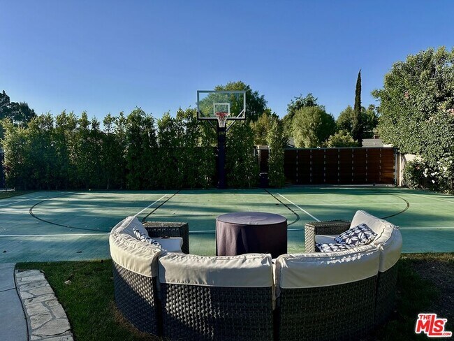 Building Photo - 22428 Victory Blvd