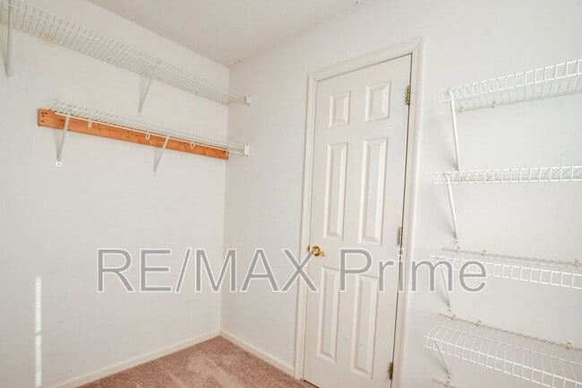 Building Photo - 214 Jouster Way