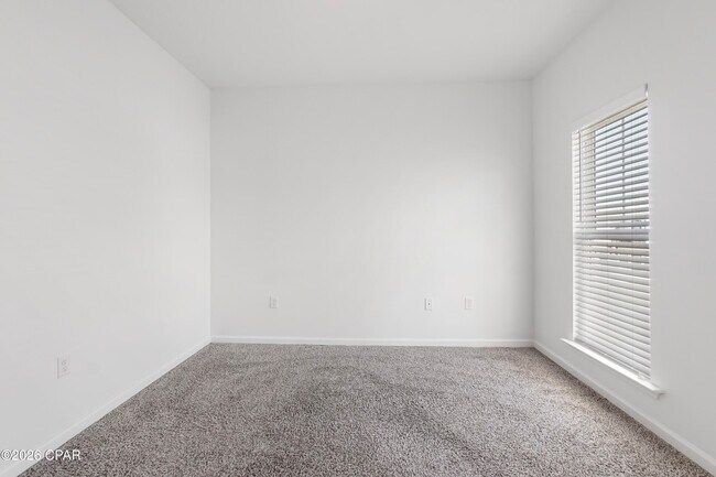 Building Photo - 413 Raven Ln