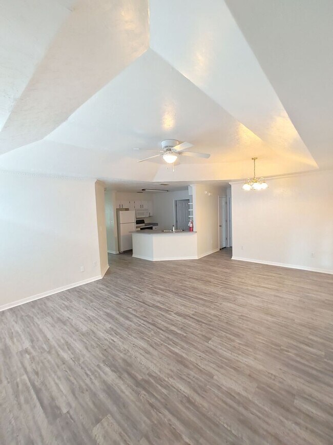 Primary Photo - *RENT SPECIAL $100 OFF RENT NEW PRICE $195...
