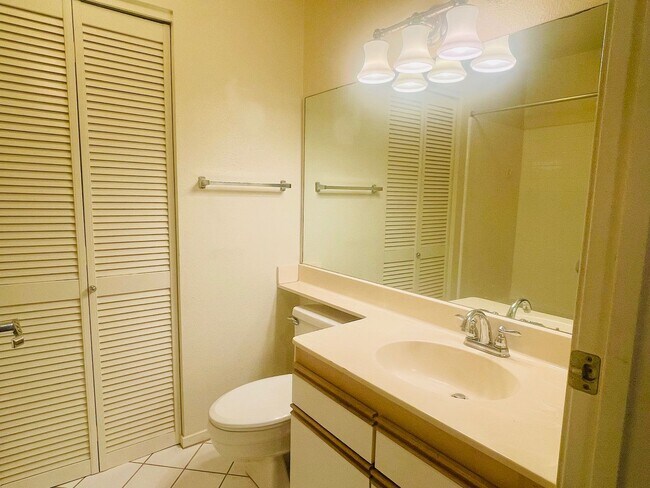 Building Photo - Partly Furnished 3-bedroom, 3-bath condo a...