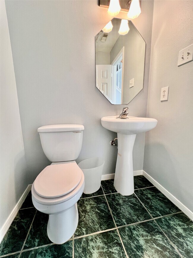 Building Photo - 3311 Whitebud Dr