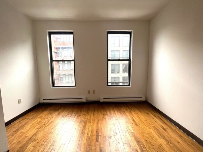 Primary Photo - 1409 Grand St