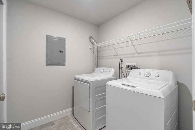 Building Photo - 2202 Christian St