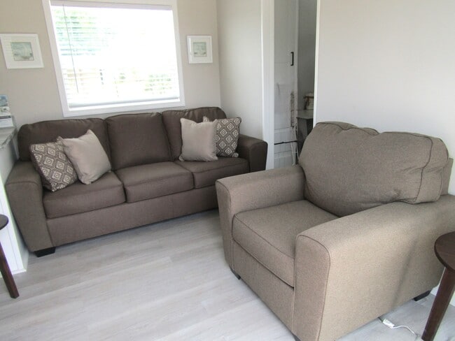 Building Photo - 279 Oak Harbor Camp