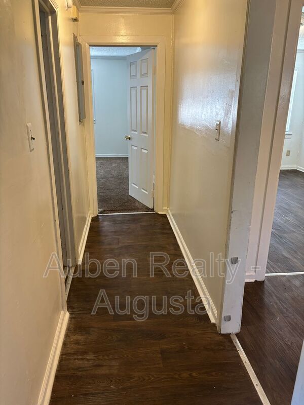 Building Photo - 2165 1/2 Telfair Street