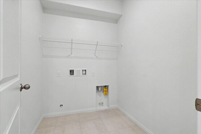 Building Photo - 72 Hornbeck Ln