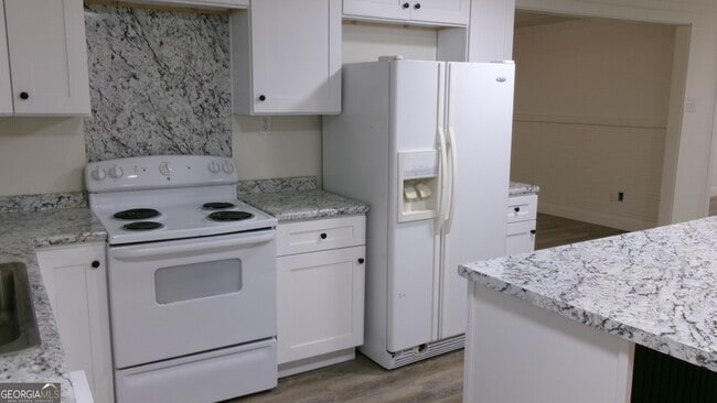 Building Photo - 17827 Hwy 129