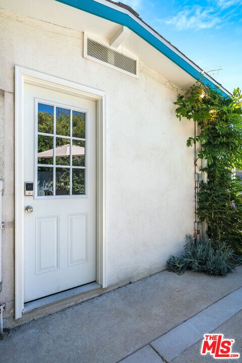 Building Photo - 5651 Mammoth Ave