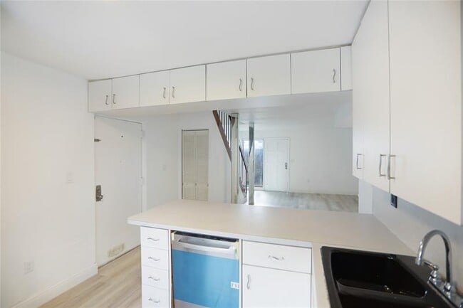 Building Photo - 8841 NE 4th Avenue Rd