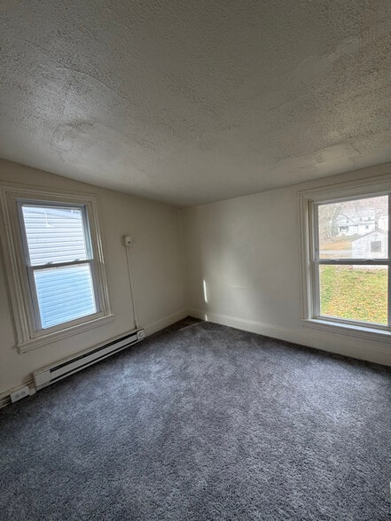 Building Photo - 617 E Chestnut St