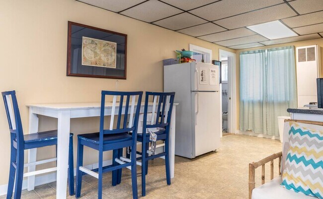 Building Photo - 1017 S Shore Dr