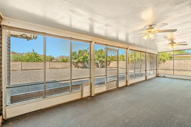 Building Photo - Beautiful 3 bed, 2 bath w/ bonus Room, loc...